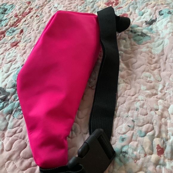 Hot pink Fanny pack. Never used. - Picture 3 of 4